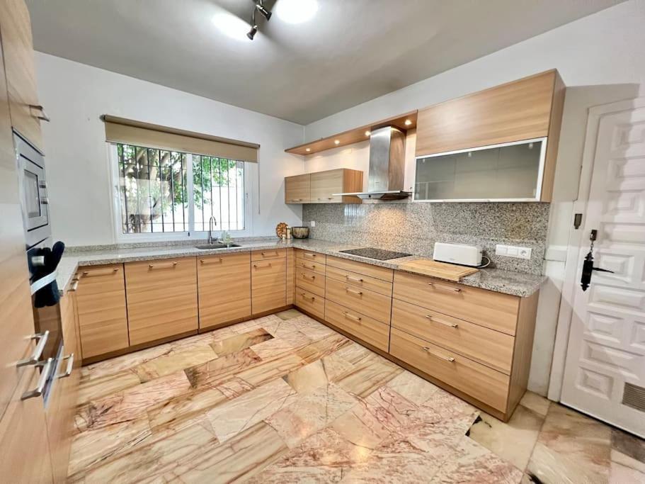 Villa Scenic With Private Pool - Sleeps 8 ميخاس المظهر الخارجي الصورة